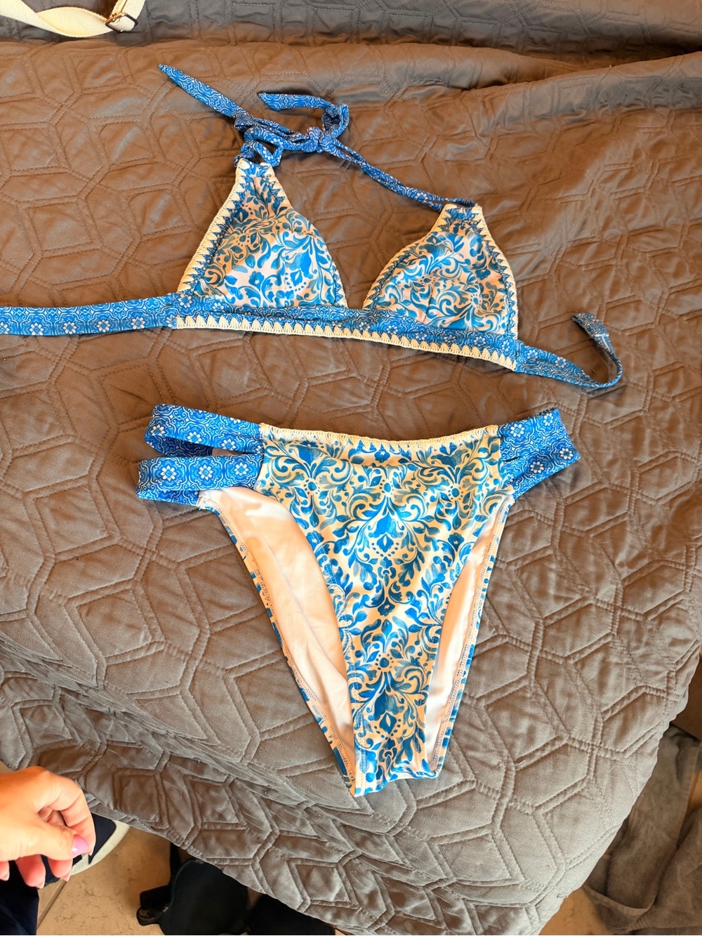 Cupshe Blue and White Floral Print Triangle Bikini Set (Med- Top; Large-Bottom)